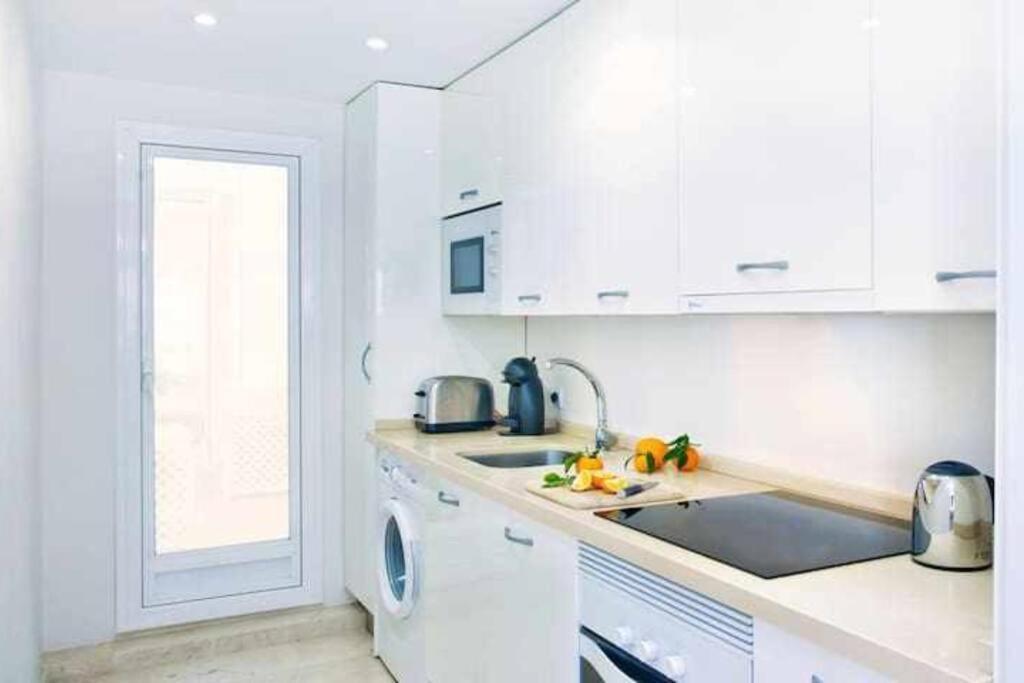 Best Location Apartment In Marbella. Beachfront!! Экстерьер фото